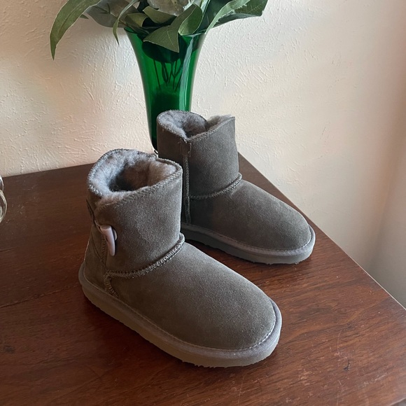 NWOB Aussie Merino Kids Suede Winter Boots Sz Y12 Light Grey Color - Picture 2 of 6